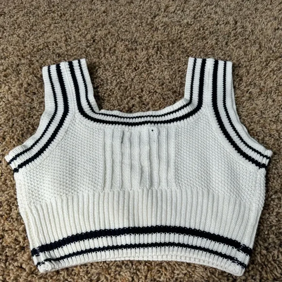 Women’s size small cropped sweater - Picture 5 of 5